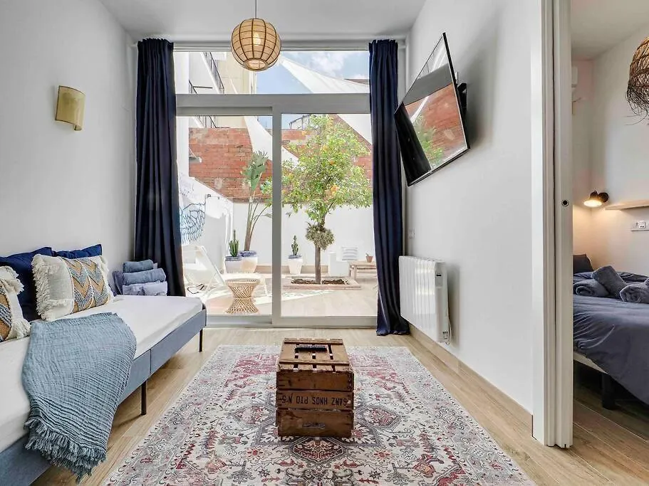 Casa Mandarina: 4 Bedrooms - 2 Terraces - Parking L'Hospitalet de Llobregat 0*,  Spain