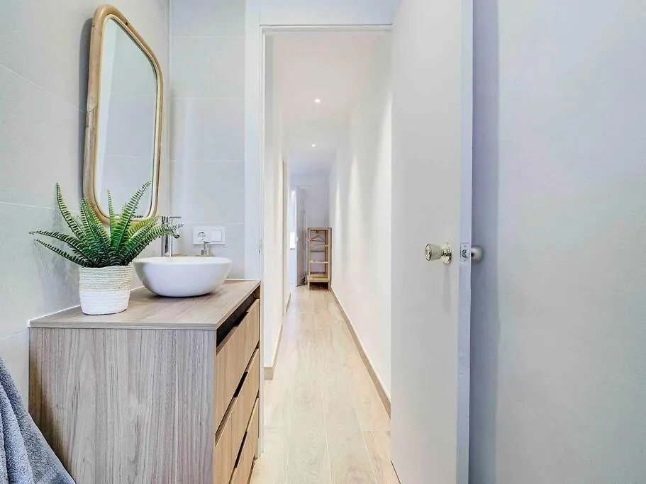 Casa Mandarina: 4 Bedrooms - 2 Terraces - Parking L'Hospitalet de Llobregat