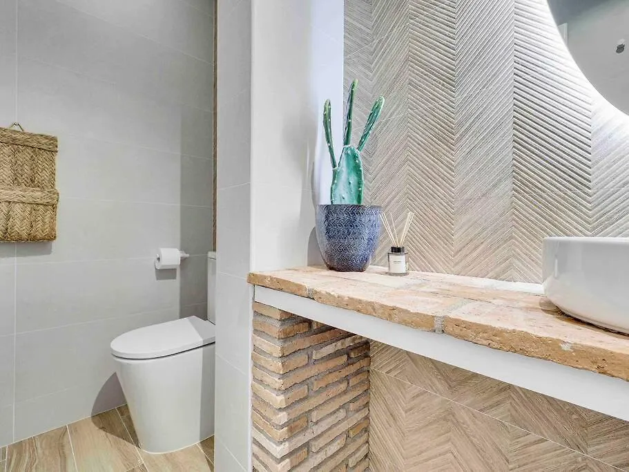 Holiday home Casa Mandarina: 4 Bedrooms - 2 Terraces - Parking L'Hospitalet de Llobregat
