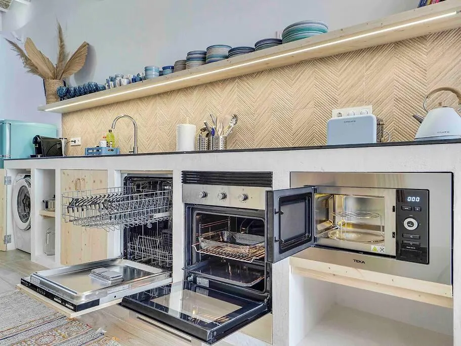 Casa Mandarina: 4 Bedrooms - 2 Terraces - Parking L'Hospitalet de Llobregat