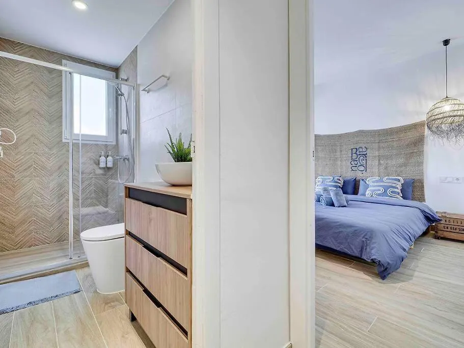 Casa Mandarina: 4 Bedrooms - 2 Terraces - Parking L'Hospitalet de Llobregat Spain
